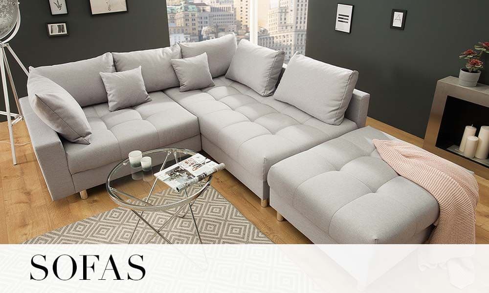 Graues L-Sofa im Wohnzimmer